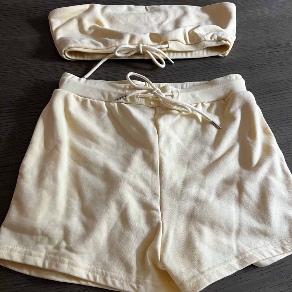 Yellow two piece set. Superdown. Size L.